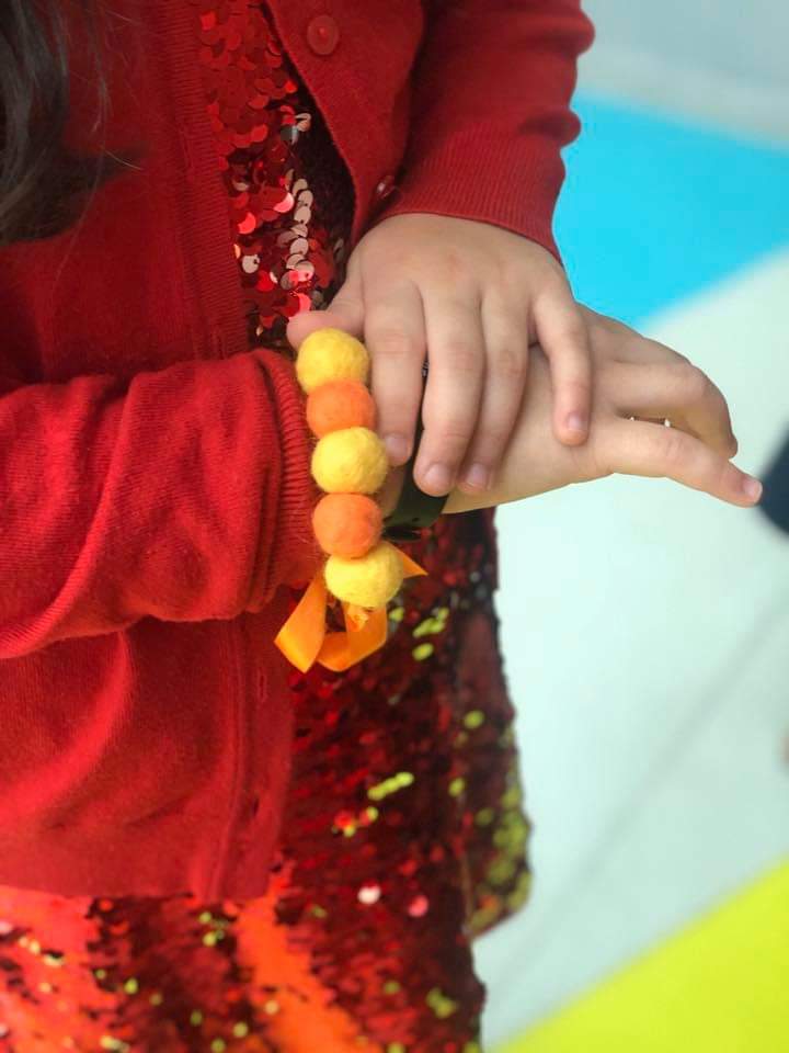 Rəngli yunlardan aksesuarlar